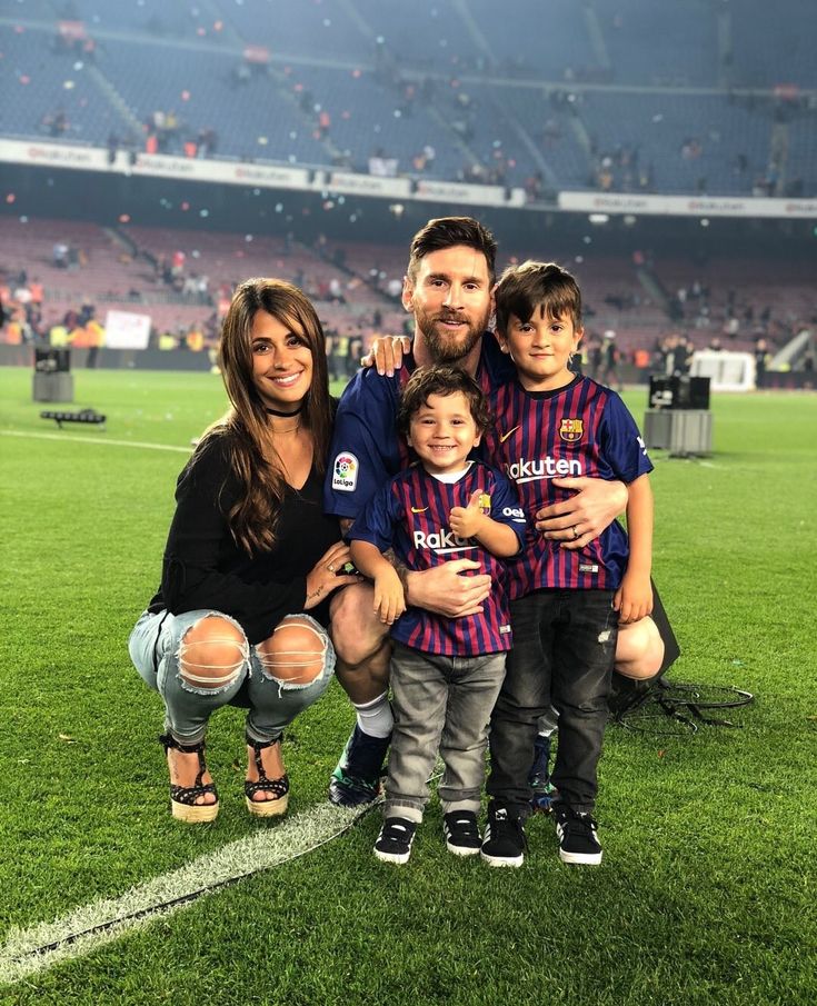 Messi Family 😍 | Lionel messi family, Lionel messi, Lionel messi posters