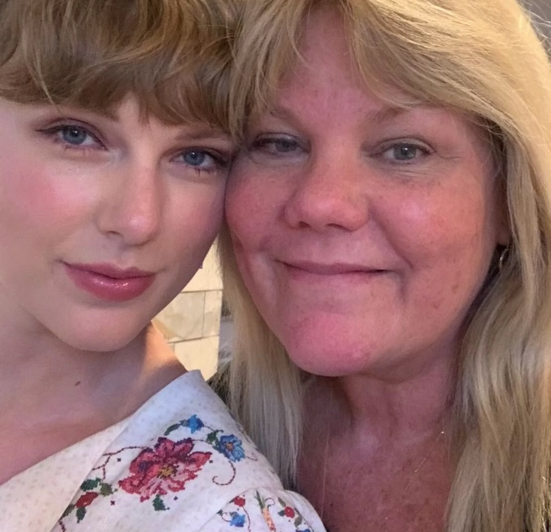 CMT Awards 2021: Taylor Swift Sends Love to Her Mom After Family Win