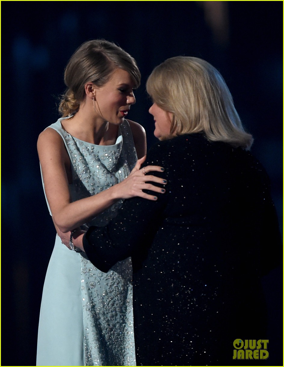 Taylor Swift's Lyrics for 'Soon You'll Get Better' Are About Her Mom: Photo 4338814 | Andrea Swift, Lyrics, Music, Taylor Swift, Taylor Swift's Lover Lyrics Photos | Just Jared: Entertainment News