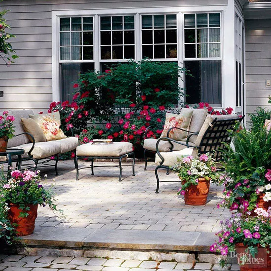 Detail of main terrace with tumble stone pavers