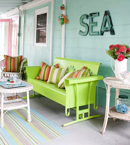 Screen porch-blue walls, green seat