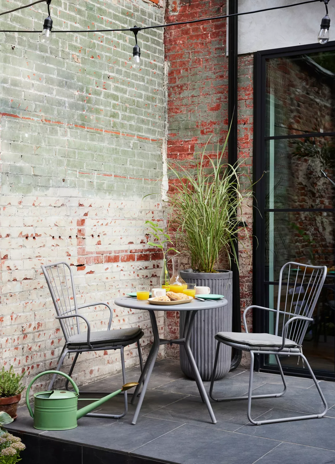 outdoor patio table and chairs