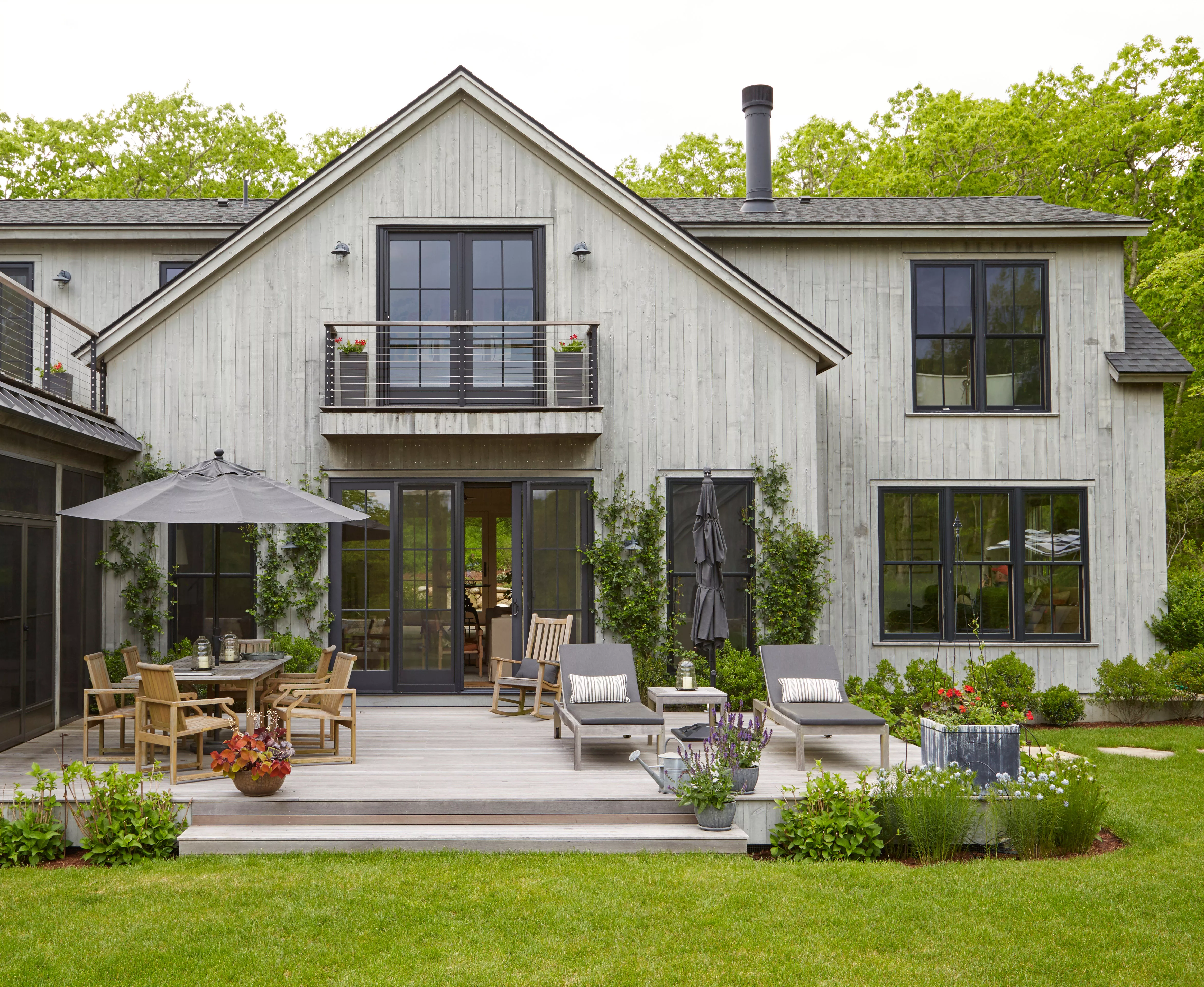 Modern farmhouse backyard