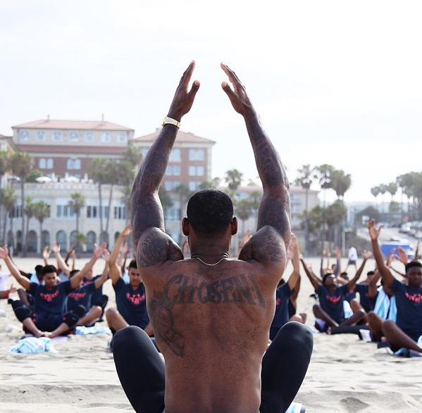 LeBron James leads high school campers in yoga on the beach | USA TODAY  High School Sports