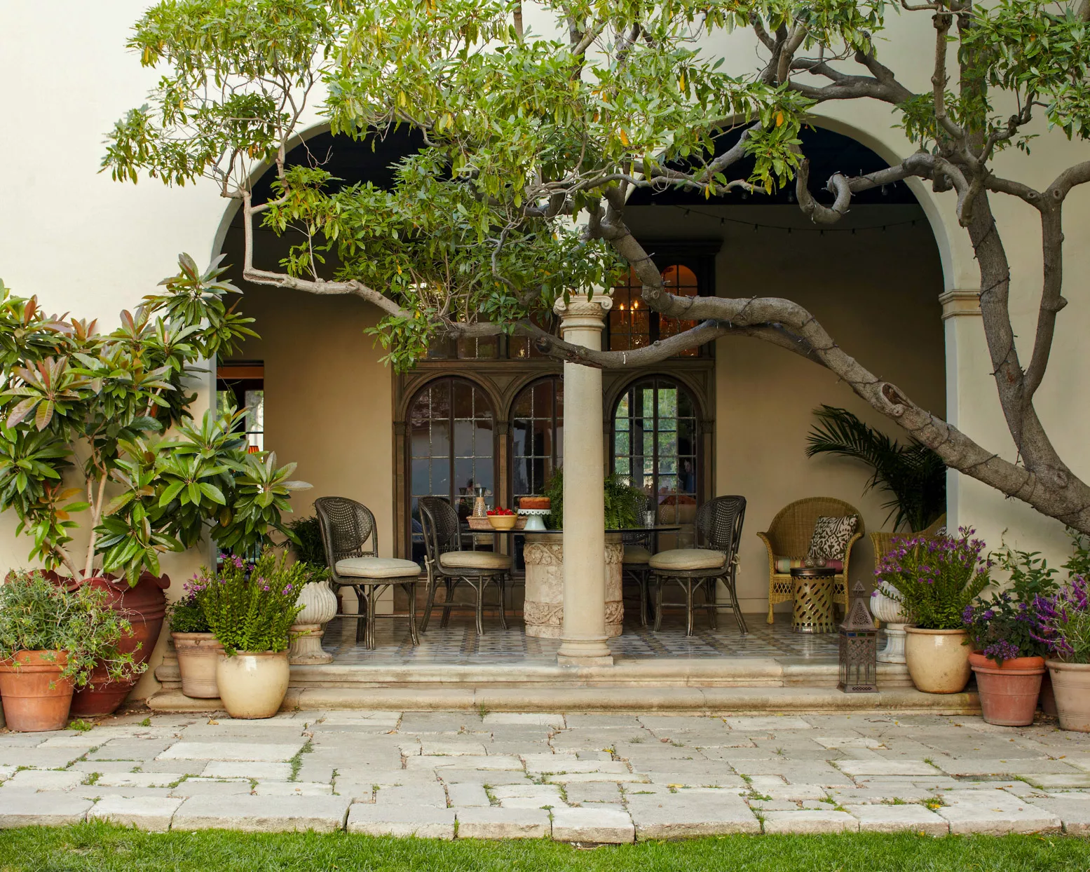 curved archways of covered patio