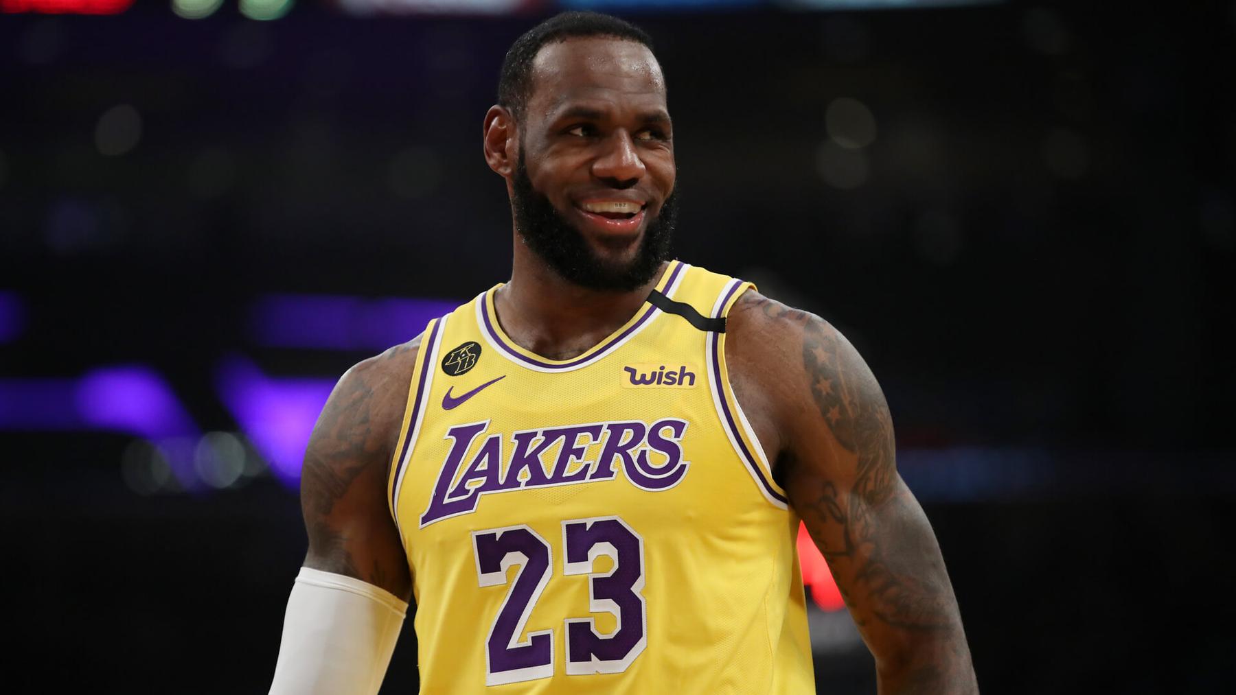 Bí quyết “tiền đẻ ra tiền” của vận động viên tỷ phú LeBron James được chú ruột dạy từ khi 3 tuổi: “Đi ăn, đi chơi với 1 đô la, những hãy tiết kiệm đồng đô la còn lại” - Ảnh 1.