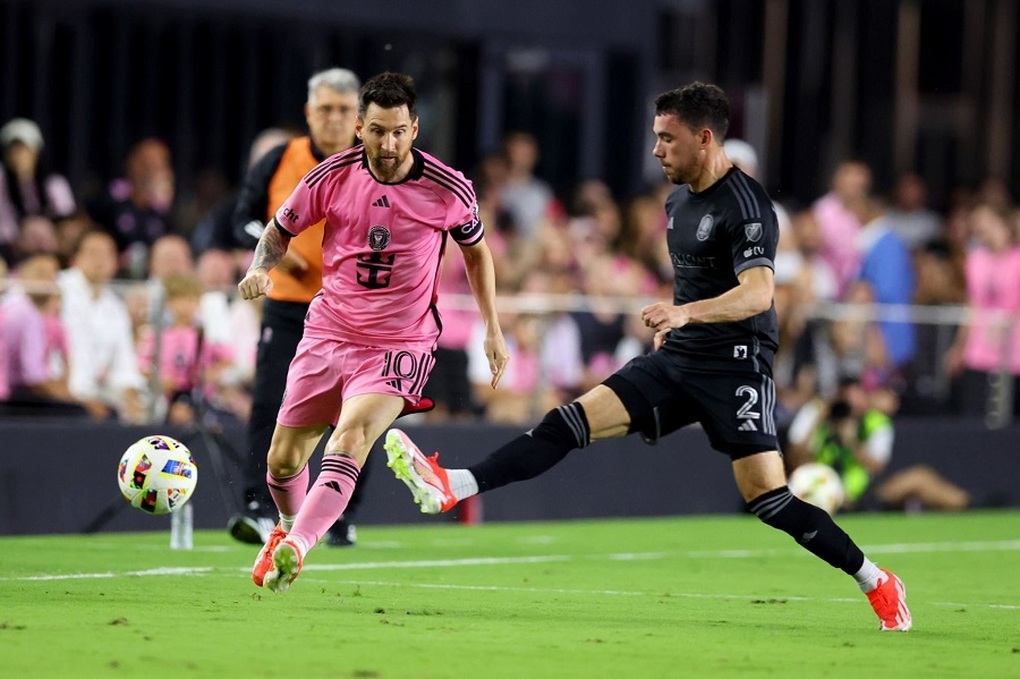 Lionel Messi bùng cháy với cú đúp, Inter Miami lên ngôi đầu bảng - 2