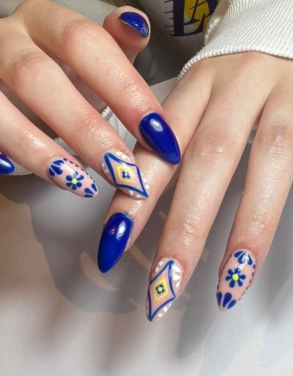 royal blue mismatched manicure