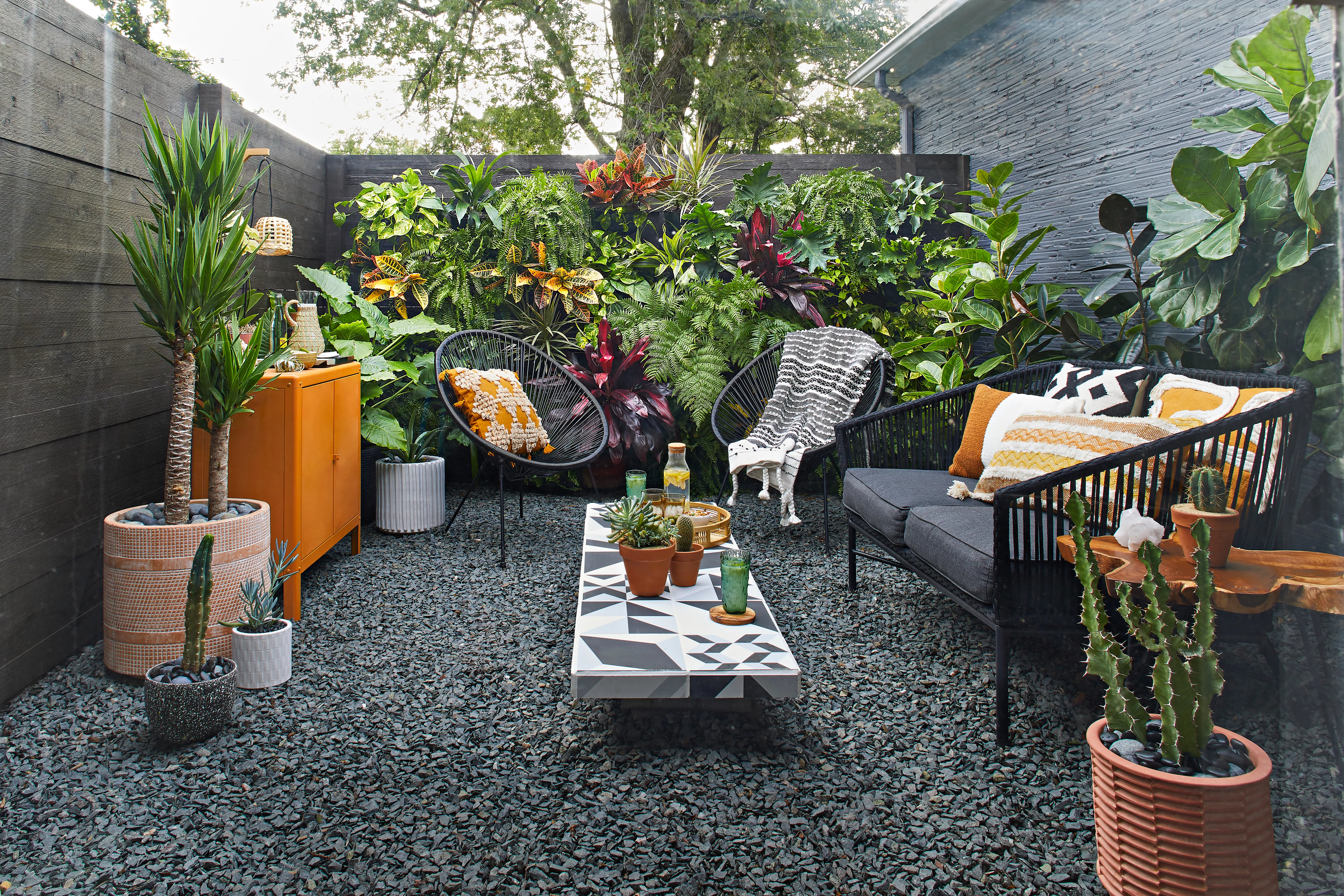 black gravel patio with black walls and patio lounge furniture