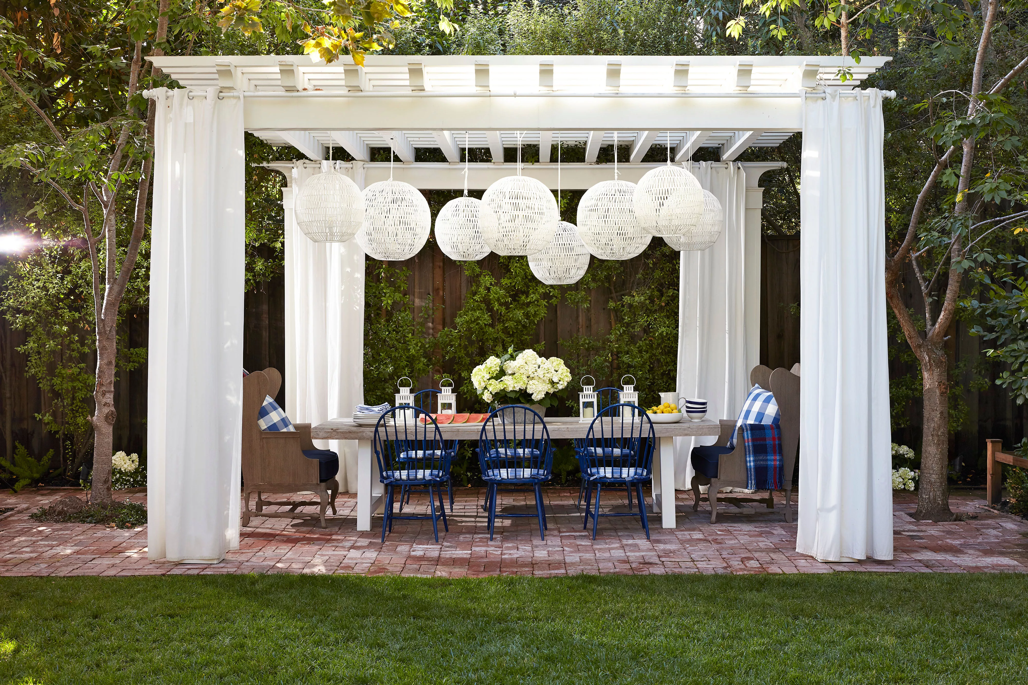 Elegant outdoor dining