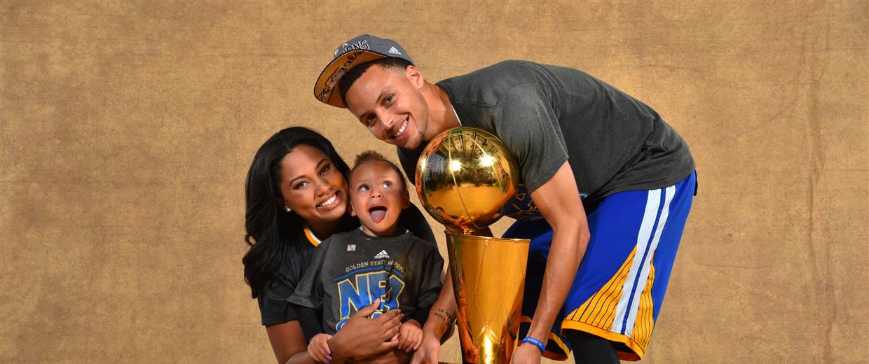 Bỏ hết tiền túi mua kính cho bạn gái ngày hẹn đầu tiên, ai cũng từng ngờ nghệch như Stephen Curry khi yêu