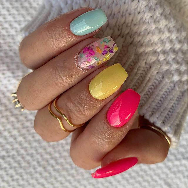 FLORAL SPRING NAIL DESIGNS