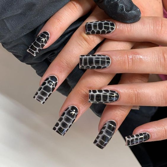 Crocodile-Print Nails