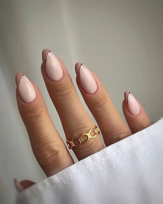 Minimalist Summer Nail Art