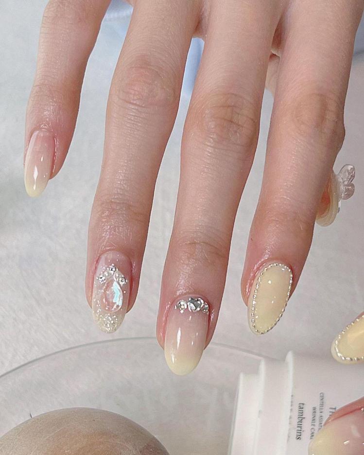 mau nail dep cho mong ngan vang 1 57aca671