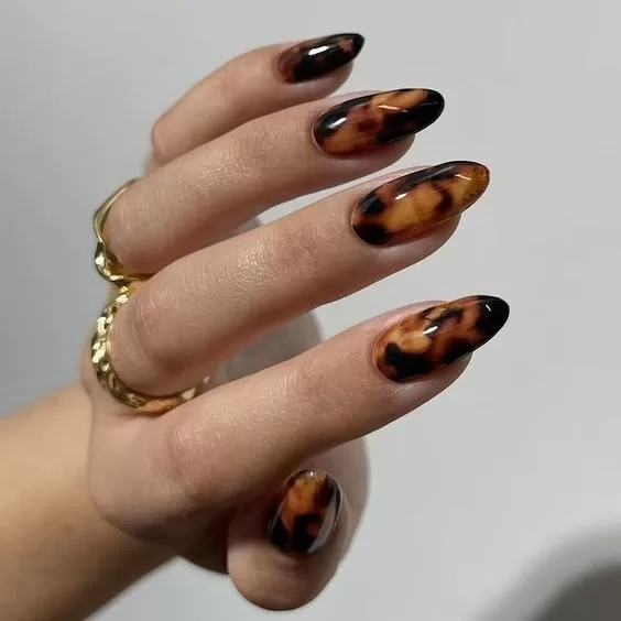 Tortoise shell nail design for mob wife nails