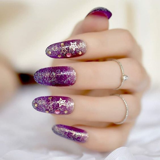 TOP 20+ mẫu nail kim tuyến lung linh, nổi bật, sang chảnh