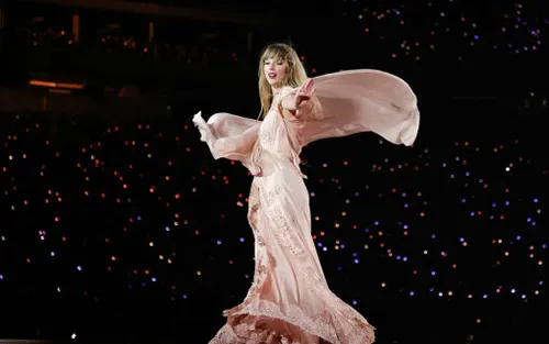 Taylor Swift bị phạt vì concert quá ồn