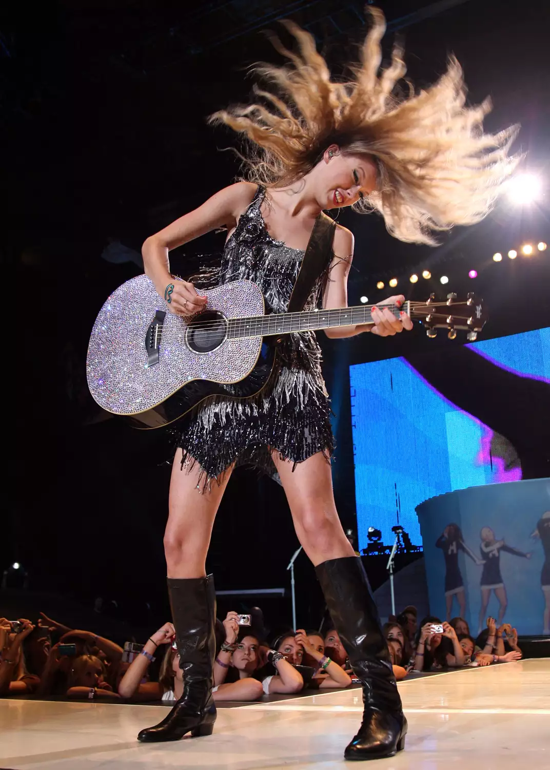 Taylor Swift performs during the Fearless Tour at Madison Square Garden on August 27, 2009 